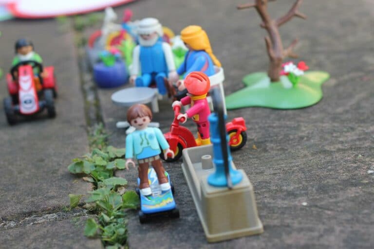 Eine Szene dargestellt mit Playmobil Figuren.